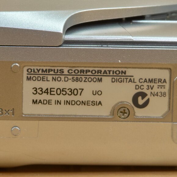 Vintage Olympus D-580 Digital Camera / 4 MP / 3X Optical Zoom / Compact - Picture 7 of 8